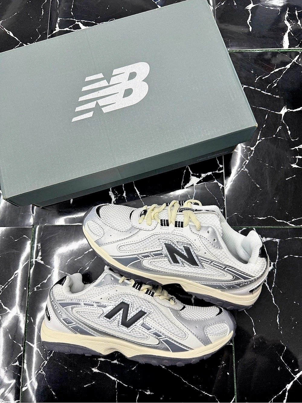 New Balance 204L Silver Metallic White